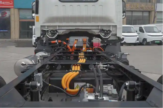 聚焦江淮新能源轻卡EK7,开启城郊冷链高效运输新时代