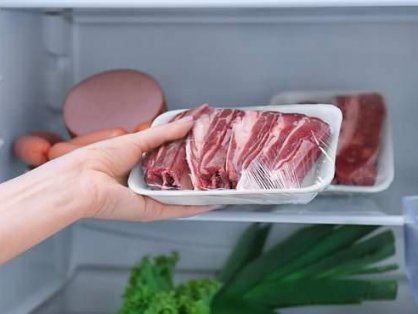 别再把肉泡水里解冻了!冷链物流网教你正确做法