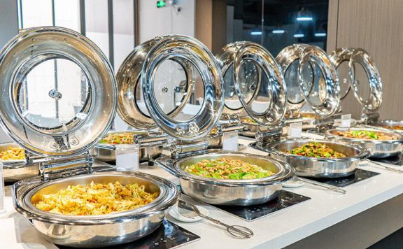 工厂食堂承包为工人带来健康的饭菜